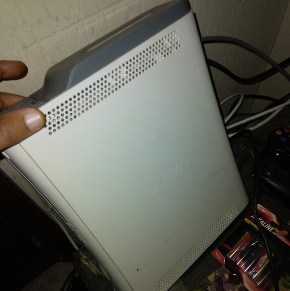 Xbox 360 with 11 games - Picture 7 of 8